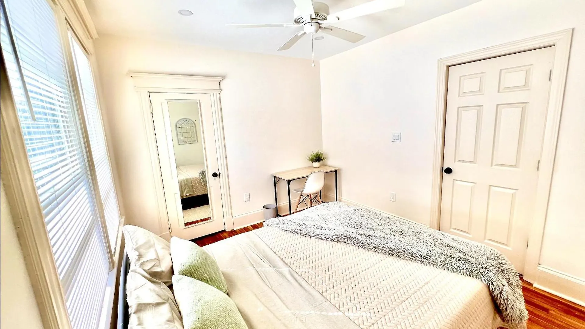 Modern Apartment - 3 Bedrooms, 2 Bathrooms New York