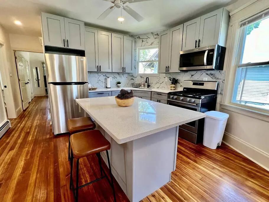 Modern Apartment - 3 Bedrooms, 2 Bathrooms New York