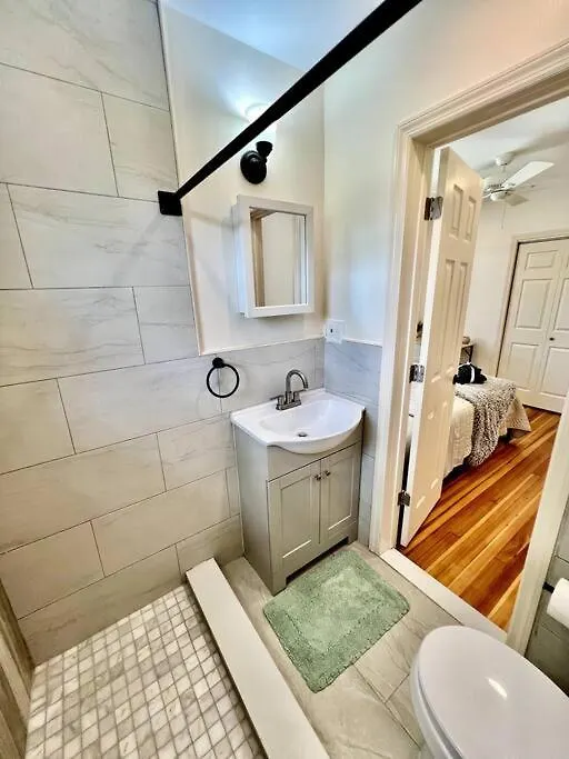 Modern Apartment - 3 Bedrooms, 2 Bathrooms New York