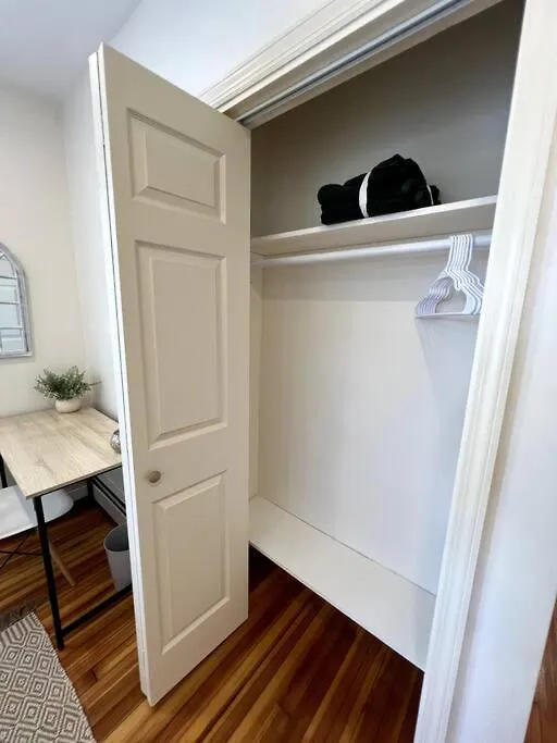 Modern Apartment - 3 Bedrooms, 2 Bathrooms New York